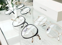 established eyewear retail optometrist - 1