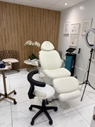 established medical cosmetic spa - 3