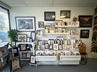 established framing print shop - 2