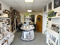 established framing print shop - 3